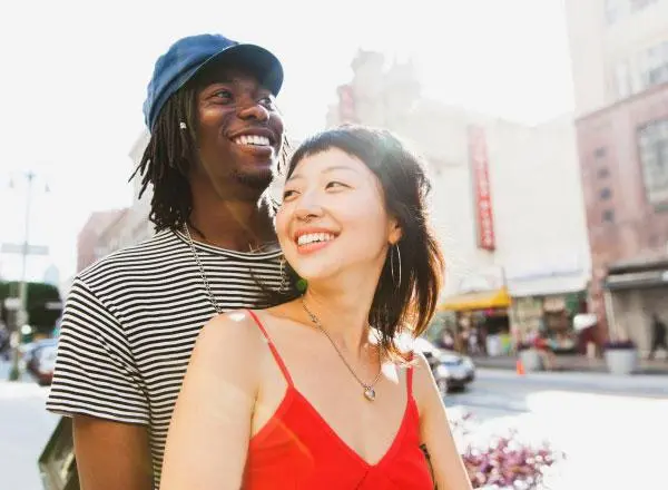 Two singles enjoying a sunny date in the city.